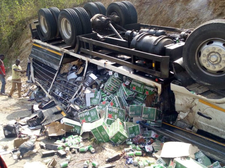 Driver Escapes; As Truck Crashes on Mountainous Fume Road