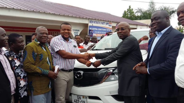 Volta NPP Executives Present Pick-up Vehicle To Ho Central Constituency