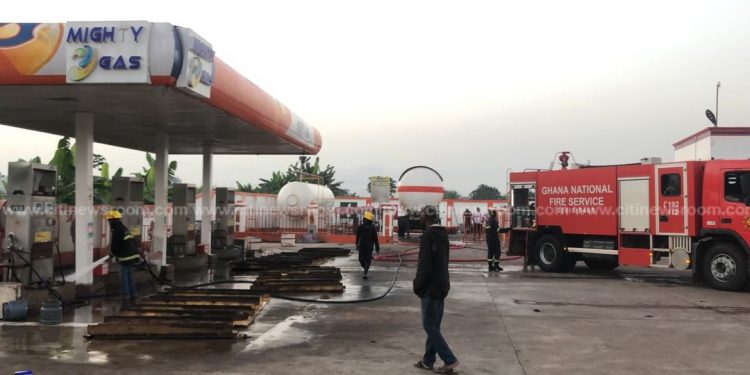 14 Persons Injured in Ho Gas Station Explosion [VIDEO]