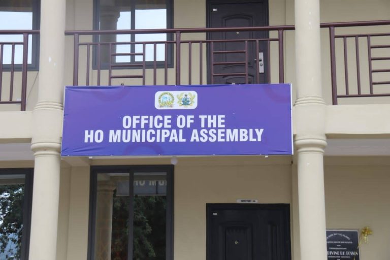 Ho Mun. Assembly Staff Return to Work Following ‘Stay Home’ Protest